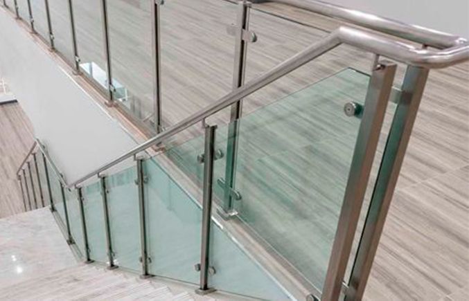 Souza Inox escaleras con baranda de vidrio